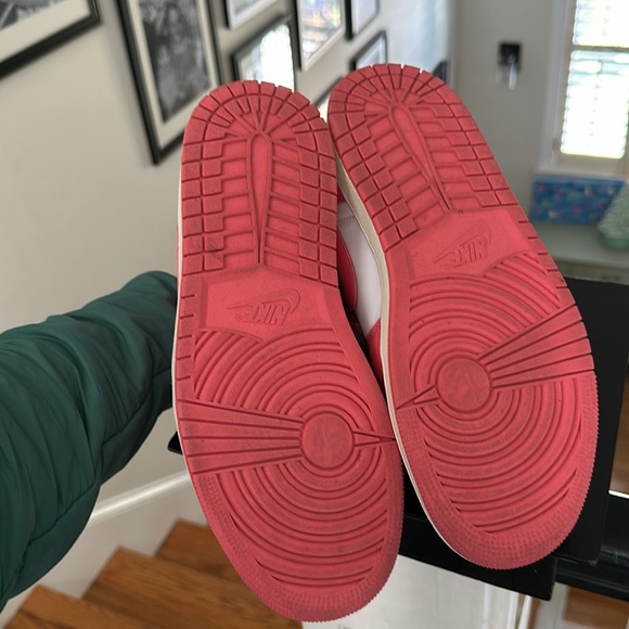 Nike Women’s  Air Jordan 1 Mid sneakers - Picture 5 of 6